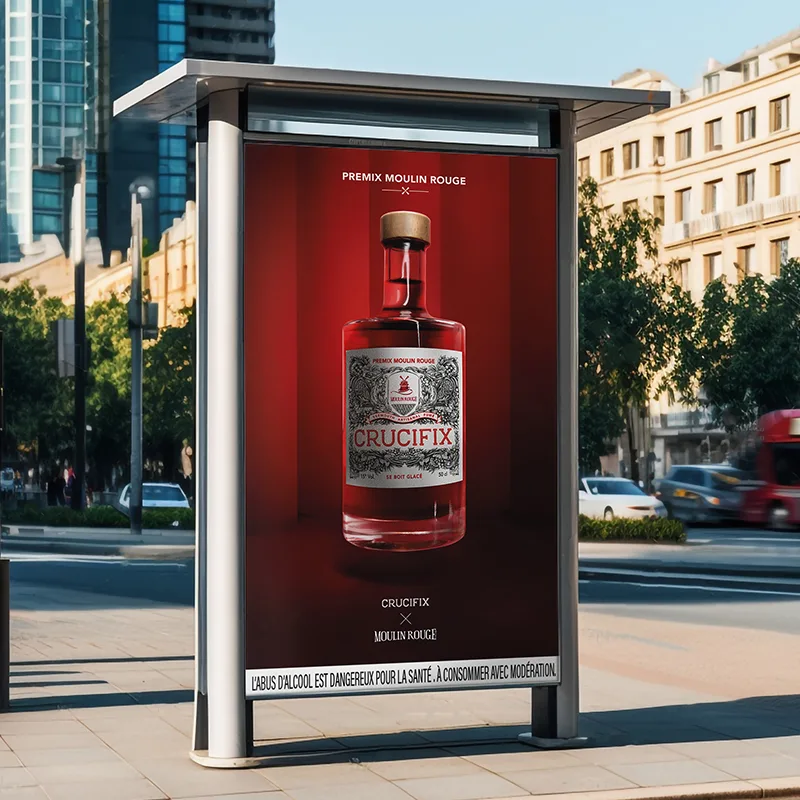 Abribus avec l'affiche Premix Moulin Rouge montrant une bouteille rouge Crucifix x Moulin Rouge