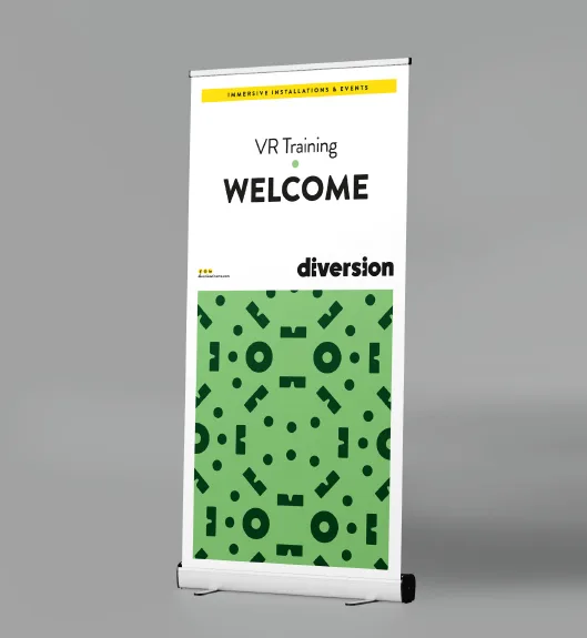 Kakemono Diversion VR Training Welcome avec logo et motif géométrique vert de la charte
