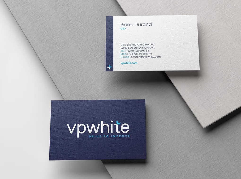 Cartes de visite VP White, recto bleu nuit au logo Drive to improve et verso blanc aux coordonnées