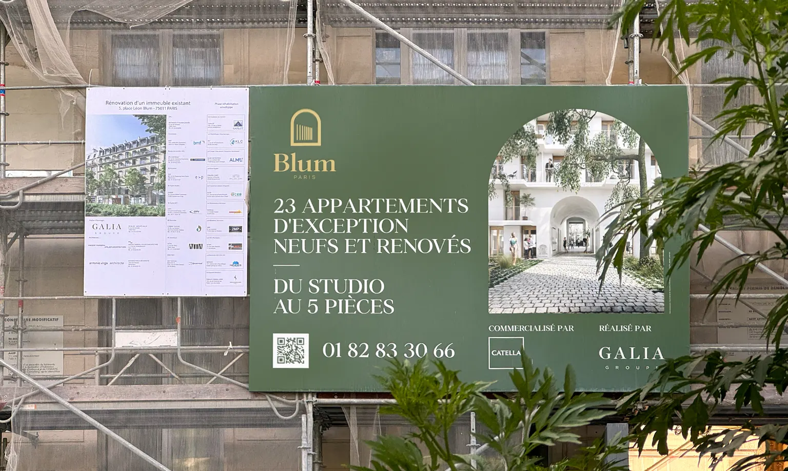 Panneau de chantier Blum sur échafaudage : 23 appartements d'exception neufs et rénovés, du studio au 5 pièces
